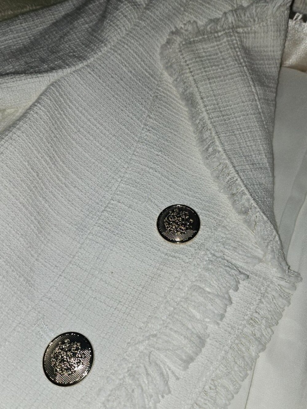 WHBM WHITE CHANEL STYLE JACKET with BRASS BUTTONS & CLASSIC FRINGED DETAIL SZ 0P - Picture 5 of 15